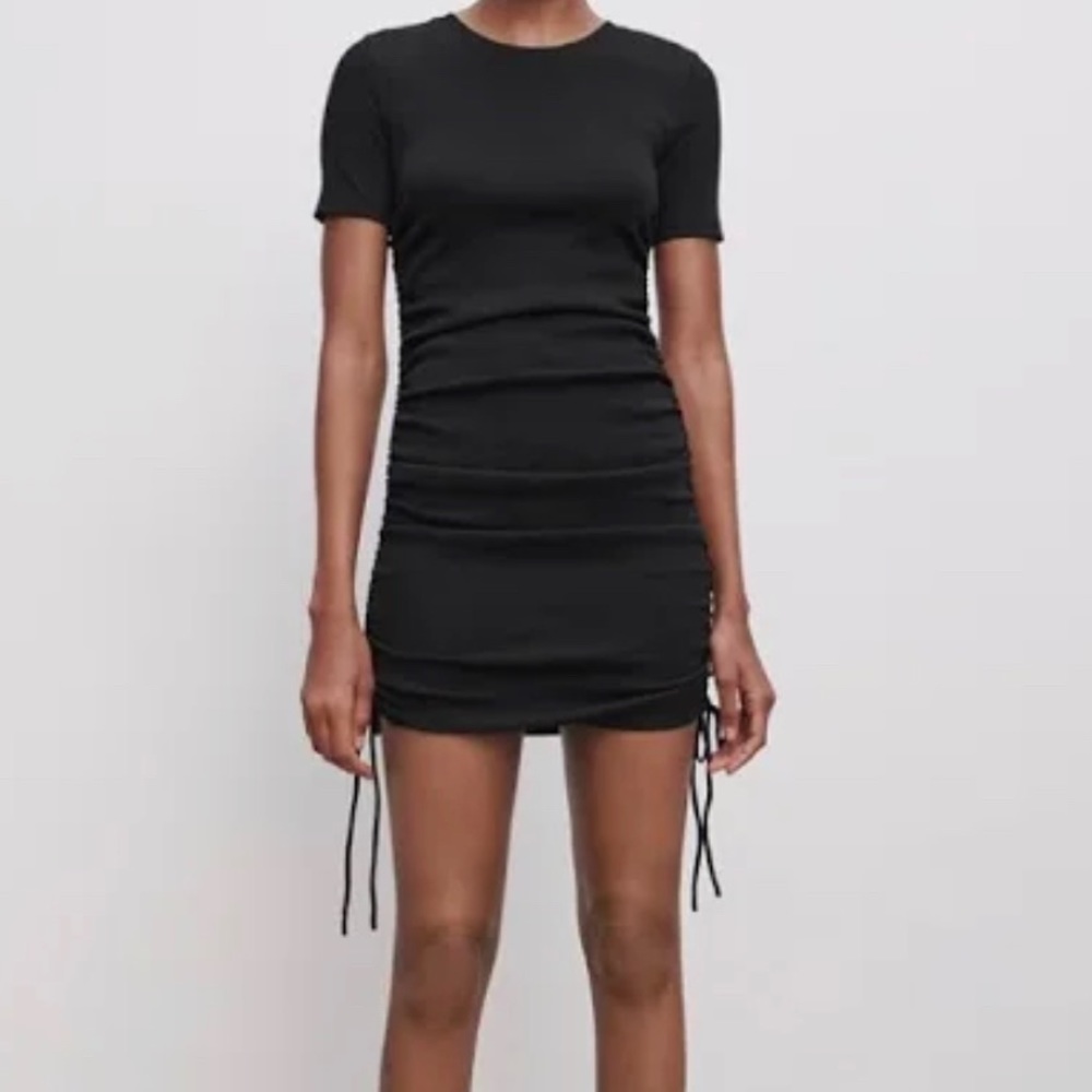 Zara - Black ruched ribbed short sleeve dress